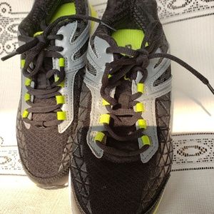 NWOT FILA Sports Shoes US size 5